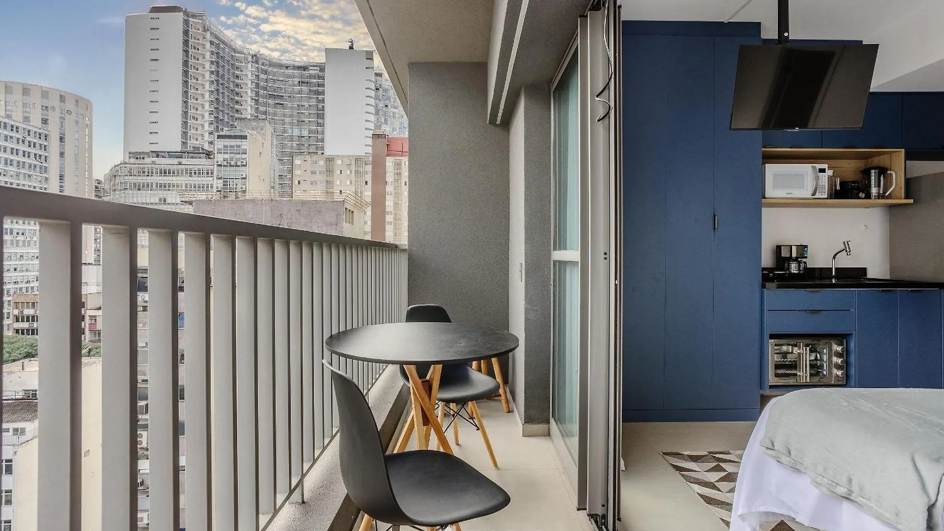 Studio c/ varanda e vista em Consolação - VNO1417 São Paulo Brazílie
